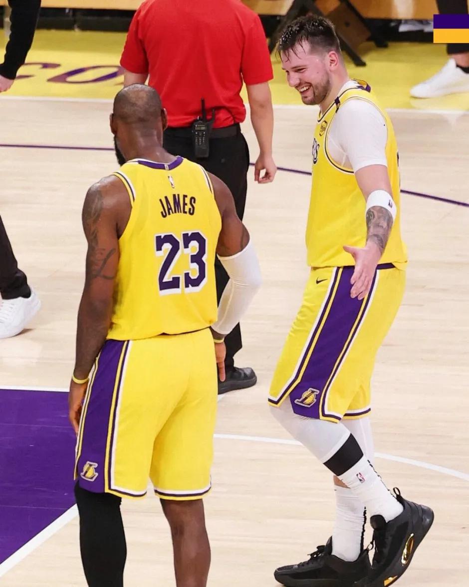 富联娱乐平台-湖人回归首秀大放异彩，约基奇主场球迷高呼名字