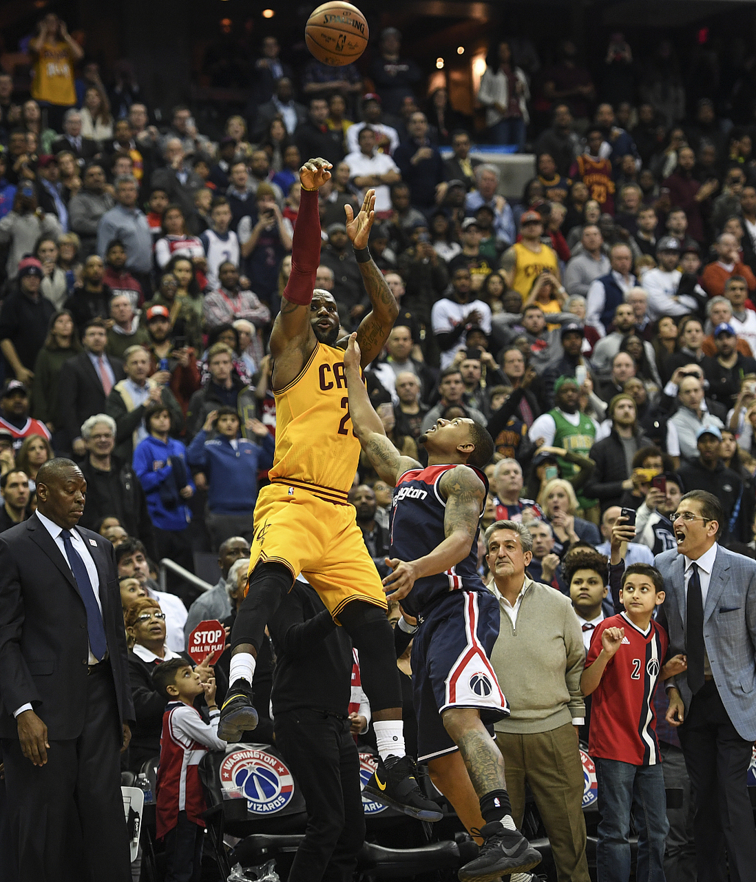 富联娱乐注册-凯尔特人在比赛中受伤退赛，浓眉主帅表示担忧